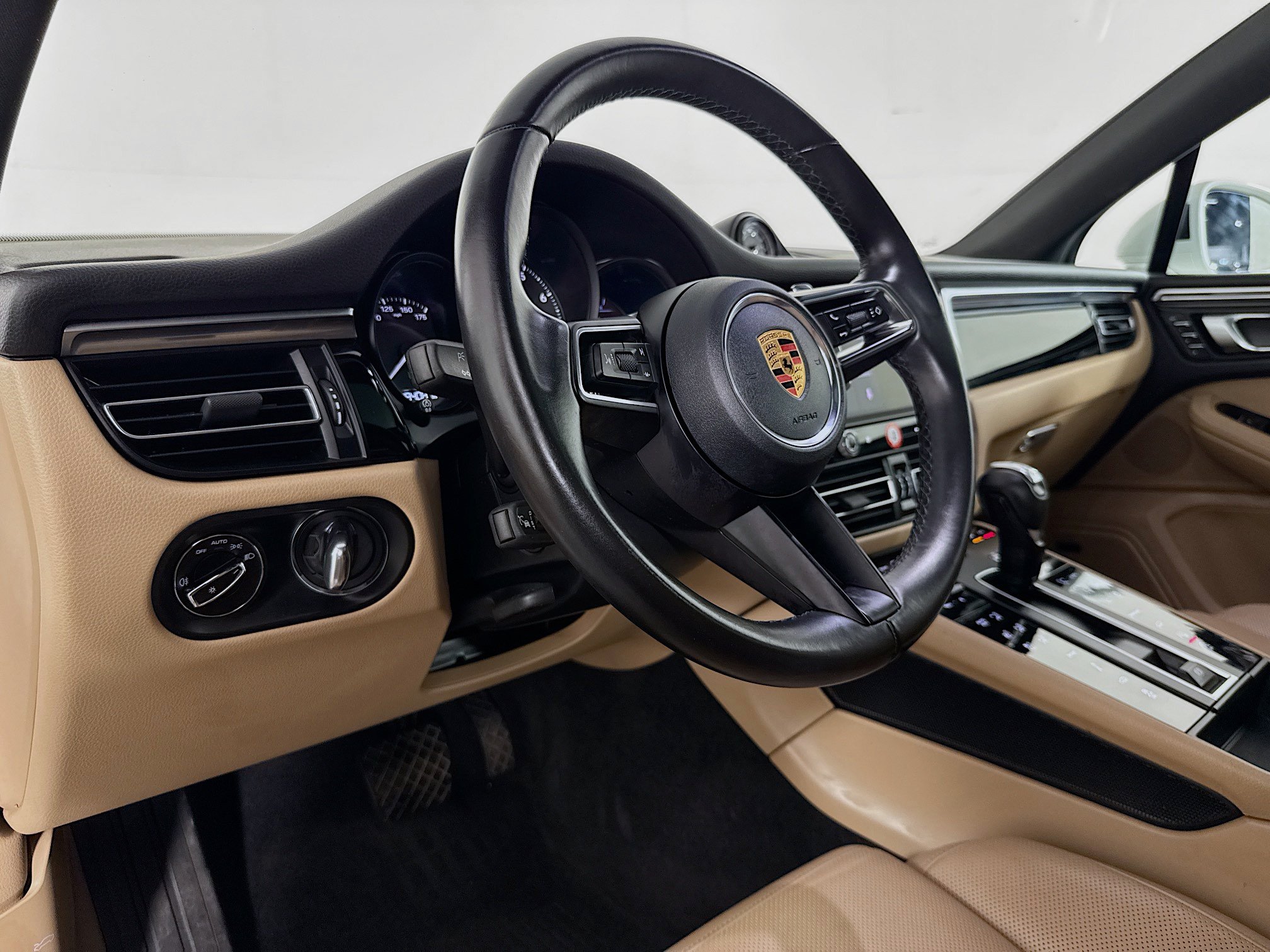 Used 2023 Porsche Macan AWD/4WD image 20