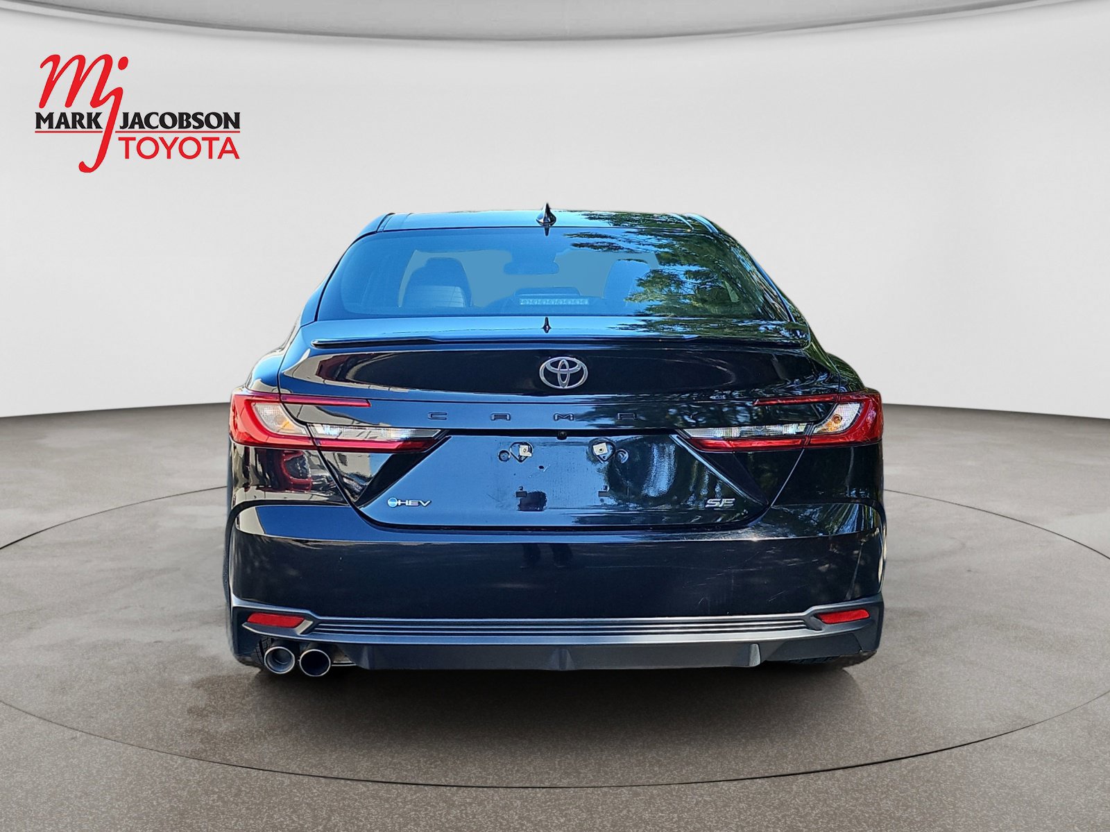 Used 2025 Toyota Camry SE FWD image 11