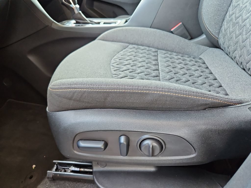 Used 2024 Chevrolet Equinox LT AWD/4WD image 24