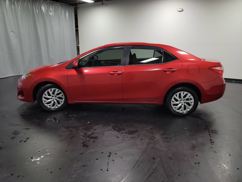 Used 2017 Toyota Corolla LE FWD image 5