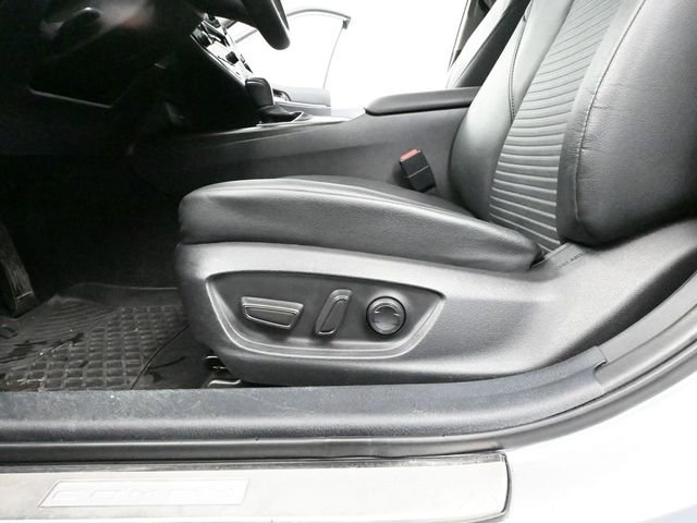 Used 2024 Toyota Camry SE image 19
