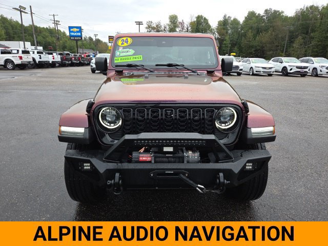 Used 2024 Jeep Wrangler Unlimited Sahara w/ Technology Group AWD/4WD image 3
