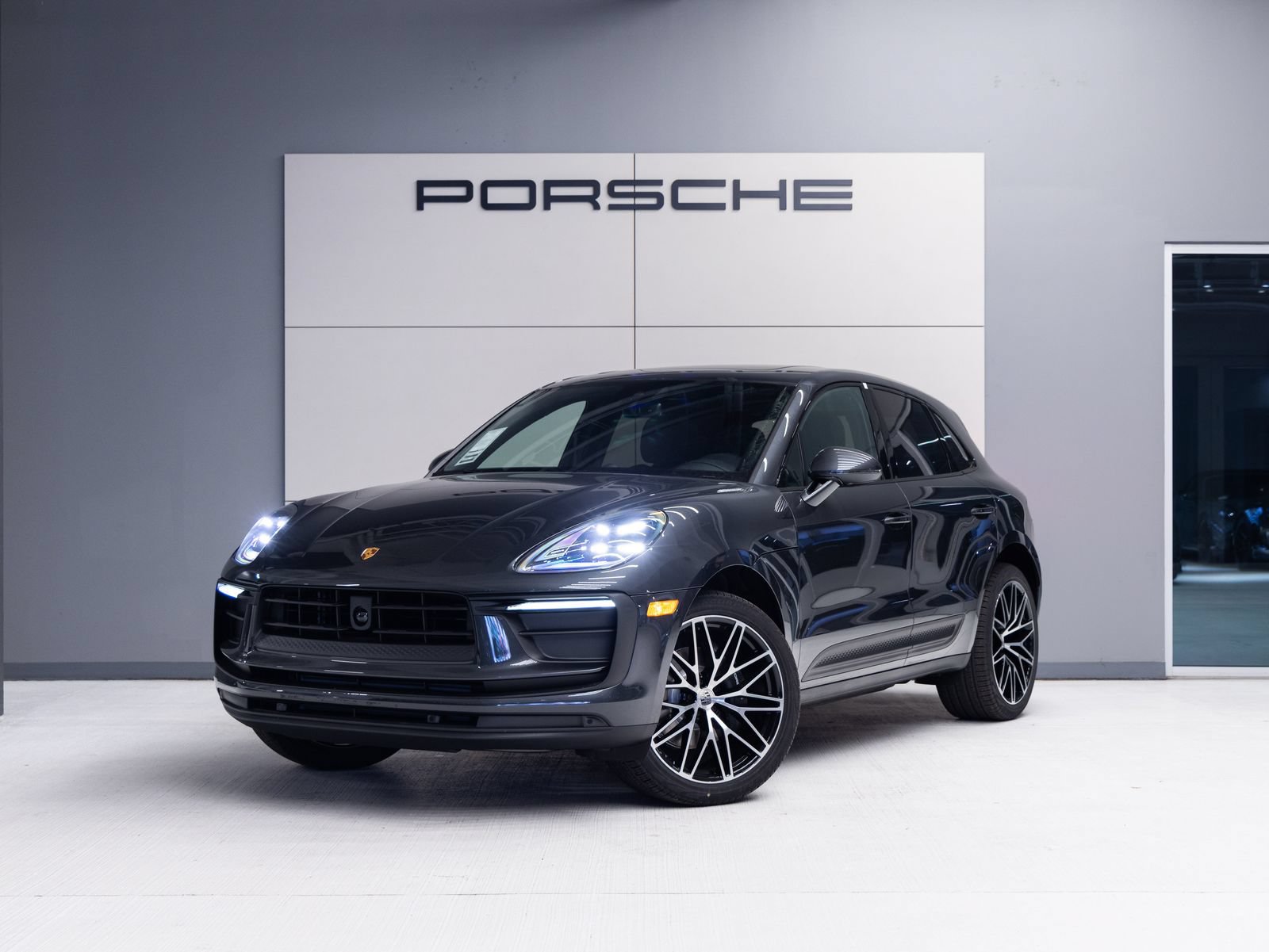 Certified 2026 Porsche Macan AWD/4WD image 1