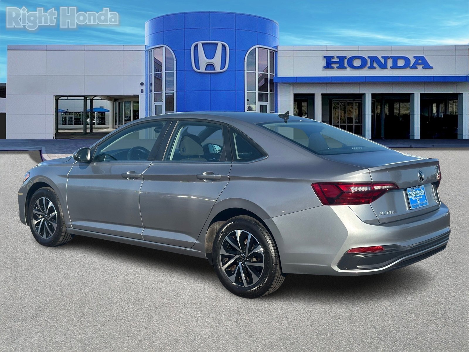 Used 2024 Volkswagen Jetta S image 4