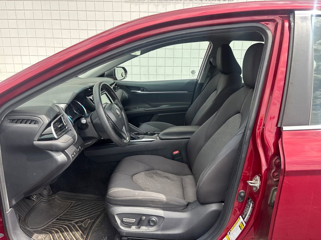 Used 2019 Toyota Camry LE FWD image 4