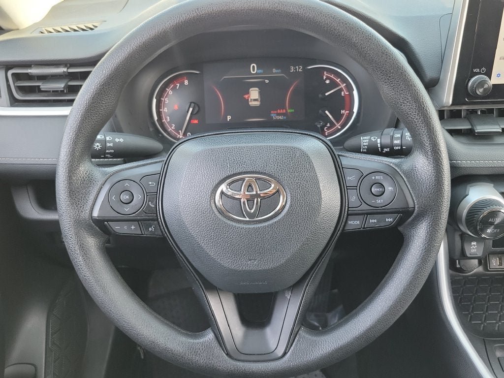 Used 2025 Toyota RAV4 XLE AWD/4WD image 23