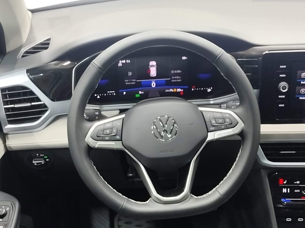 Used 2025 Volkswagen Taos SE image 35