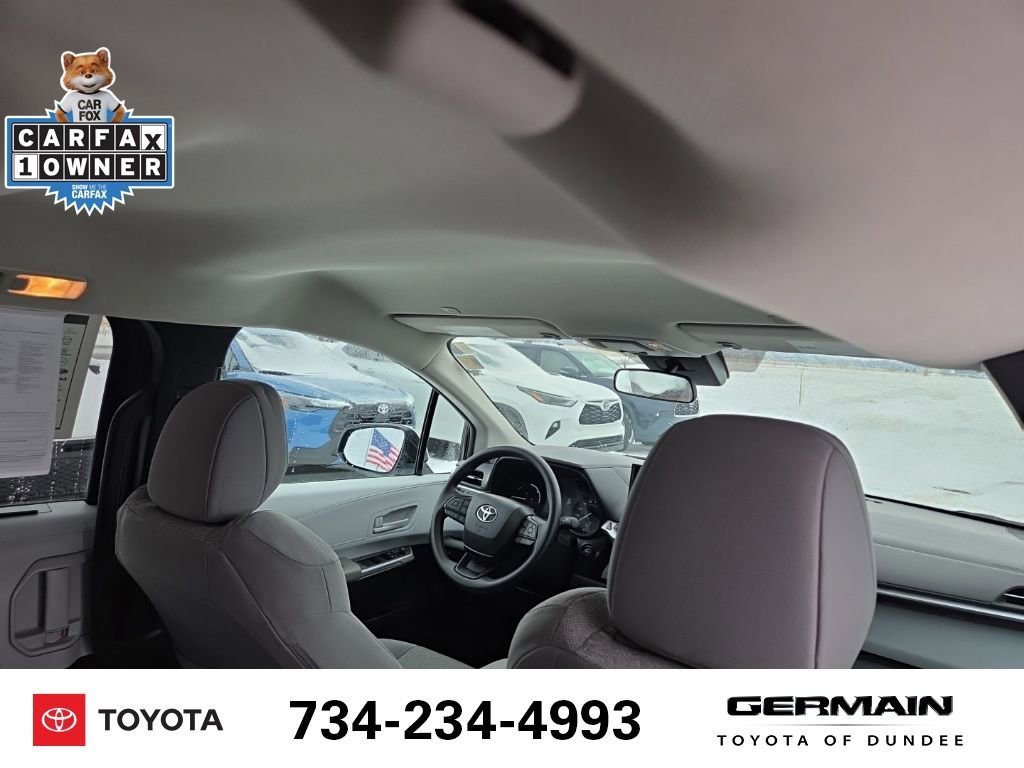 Used 2025 Toyota Sienna LE image 19