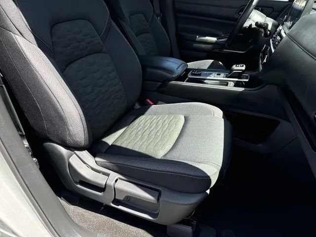 Used 2025 Nissan Pathfinder SV AWD/4WD image 31