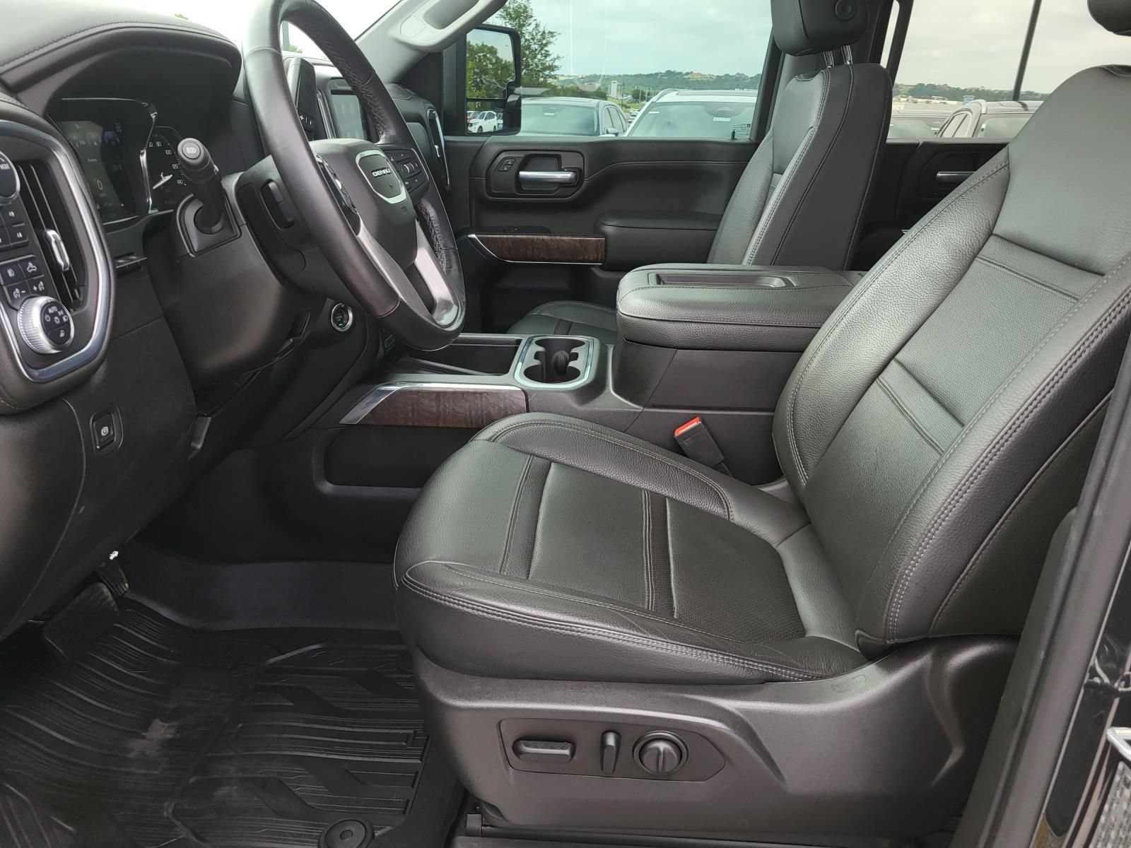 Used 2021 GMC Sierra 3500 Denali w/ Denali Ultimate Package AWD/4WD image 17