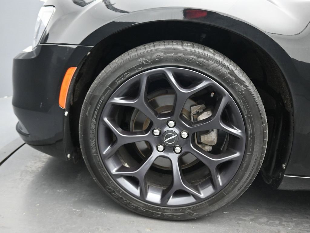 Used 2019 Chrysler 300 Touring w/ Sport Appearance Package image 47