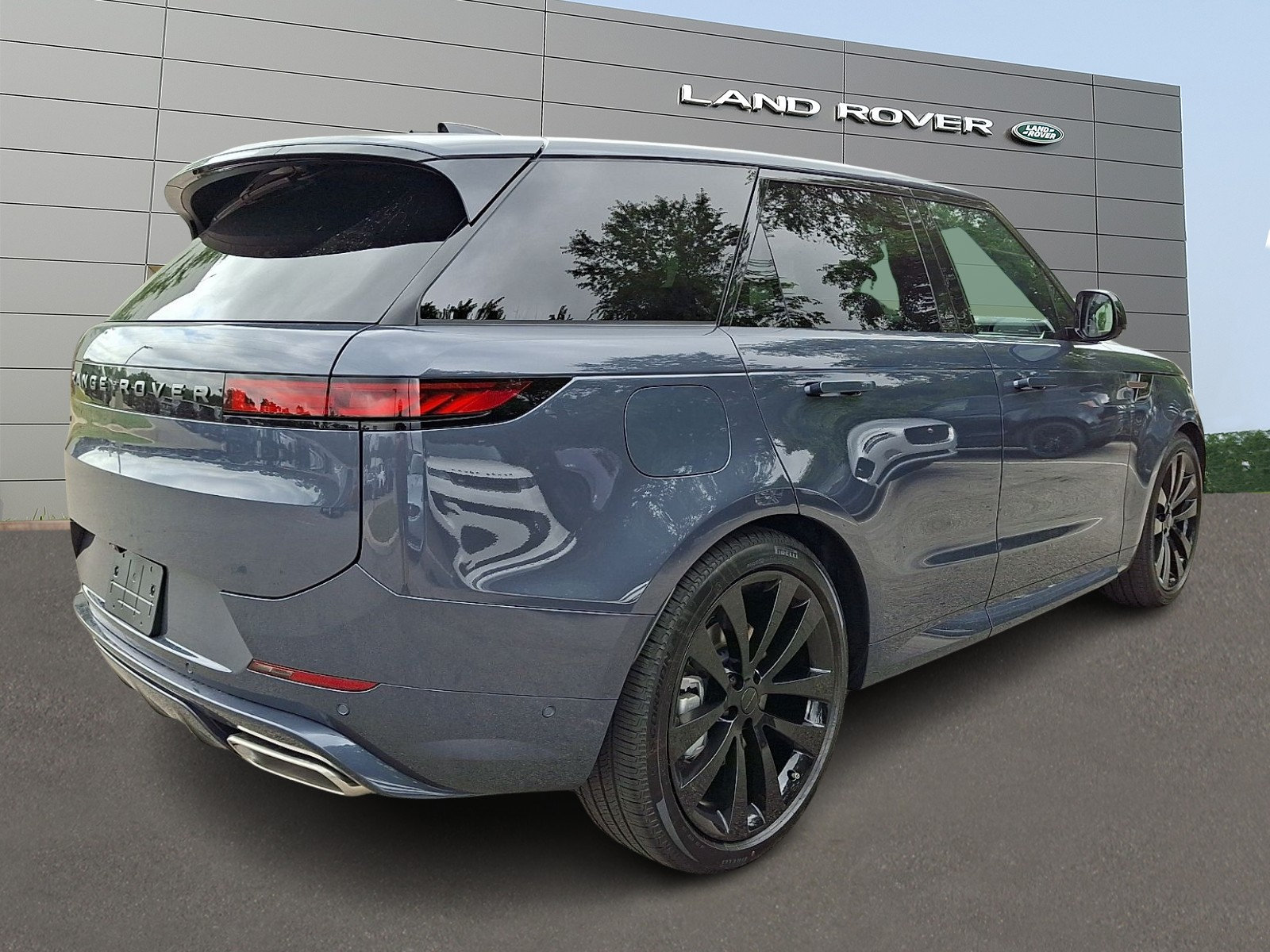 New 2026 Land Rover Range Rover Sport Dynamic SE AWD/4WD image 2