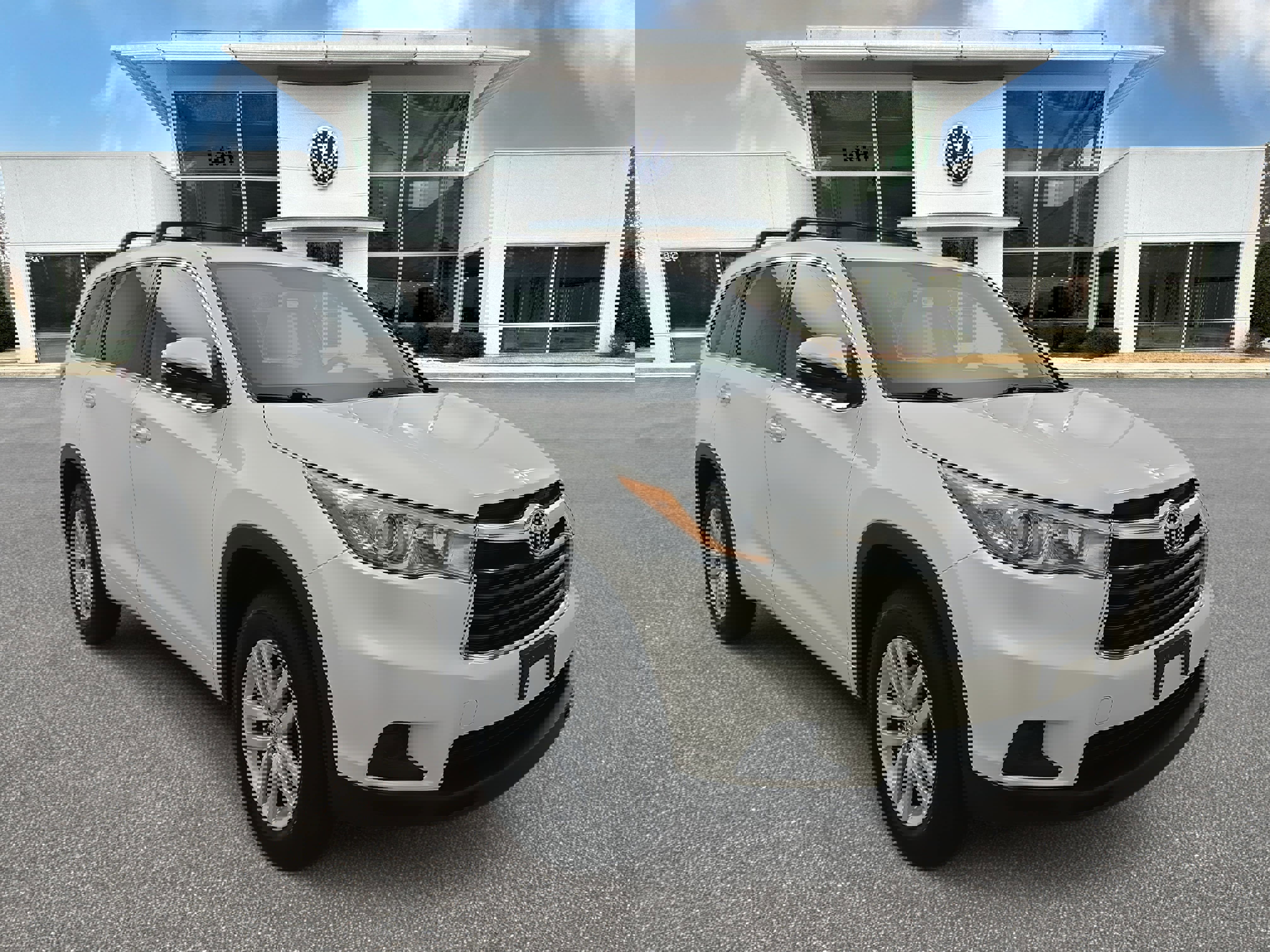 Used 2015 Toyota Highlander LE image 1