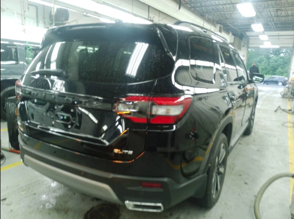 Used 2023 Honda Pilot Elite image 4