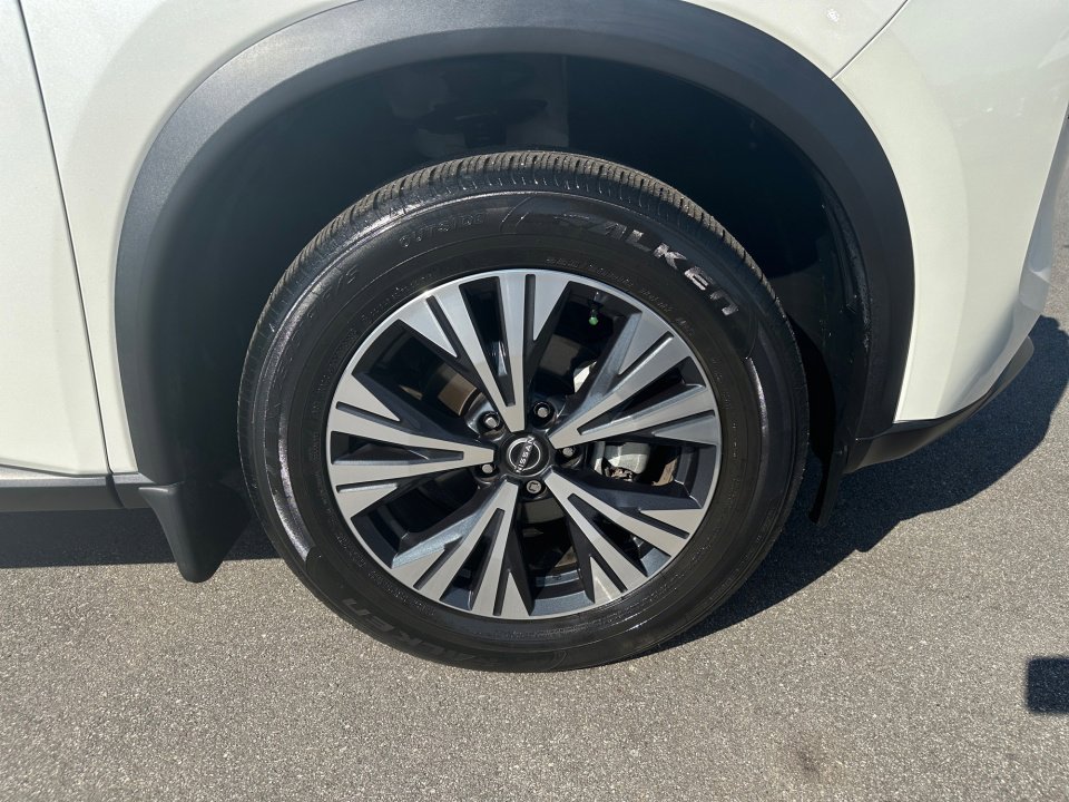 Used 2023 Nissan Rogue SV image 29