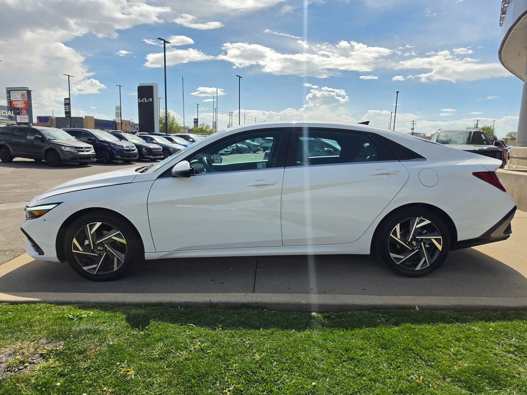 Used 2025 Hyundai Elantra Limited image 8