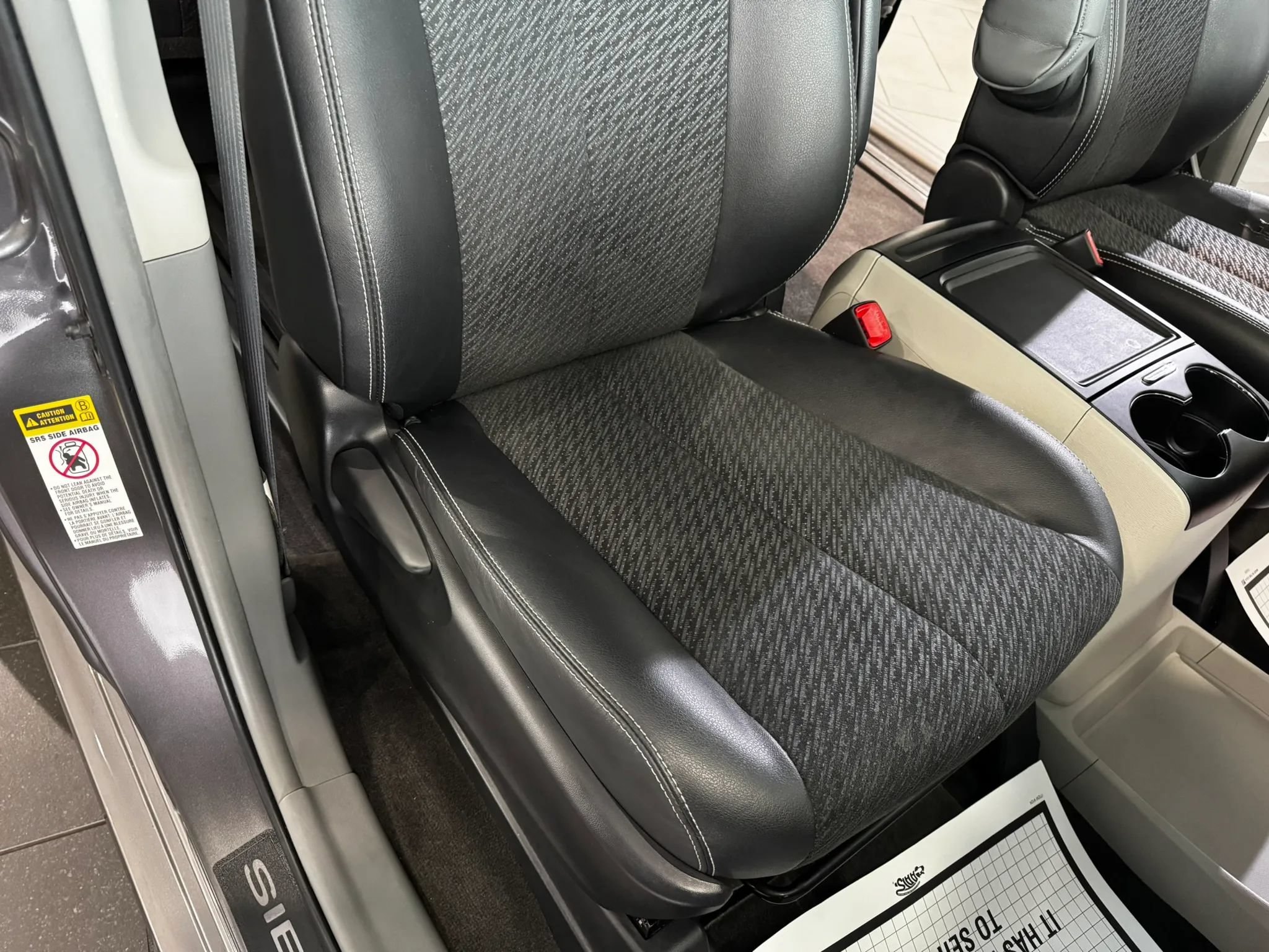 Used 2013 Toyota Sienna SE FWD image 12