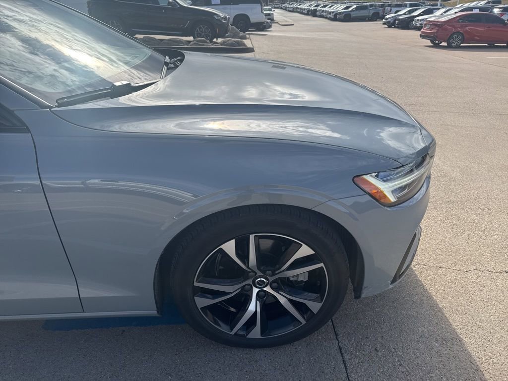 Used 2024 Volvo S60 B5 Core image 4