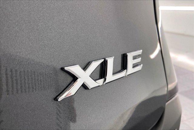 Used 2025 Toyota Sienna XLE image 7