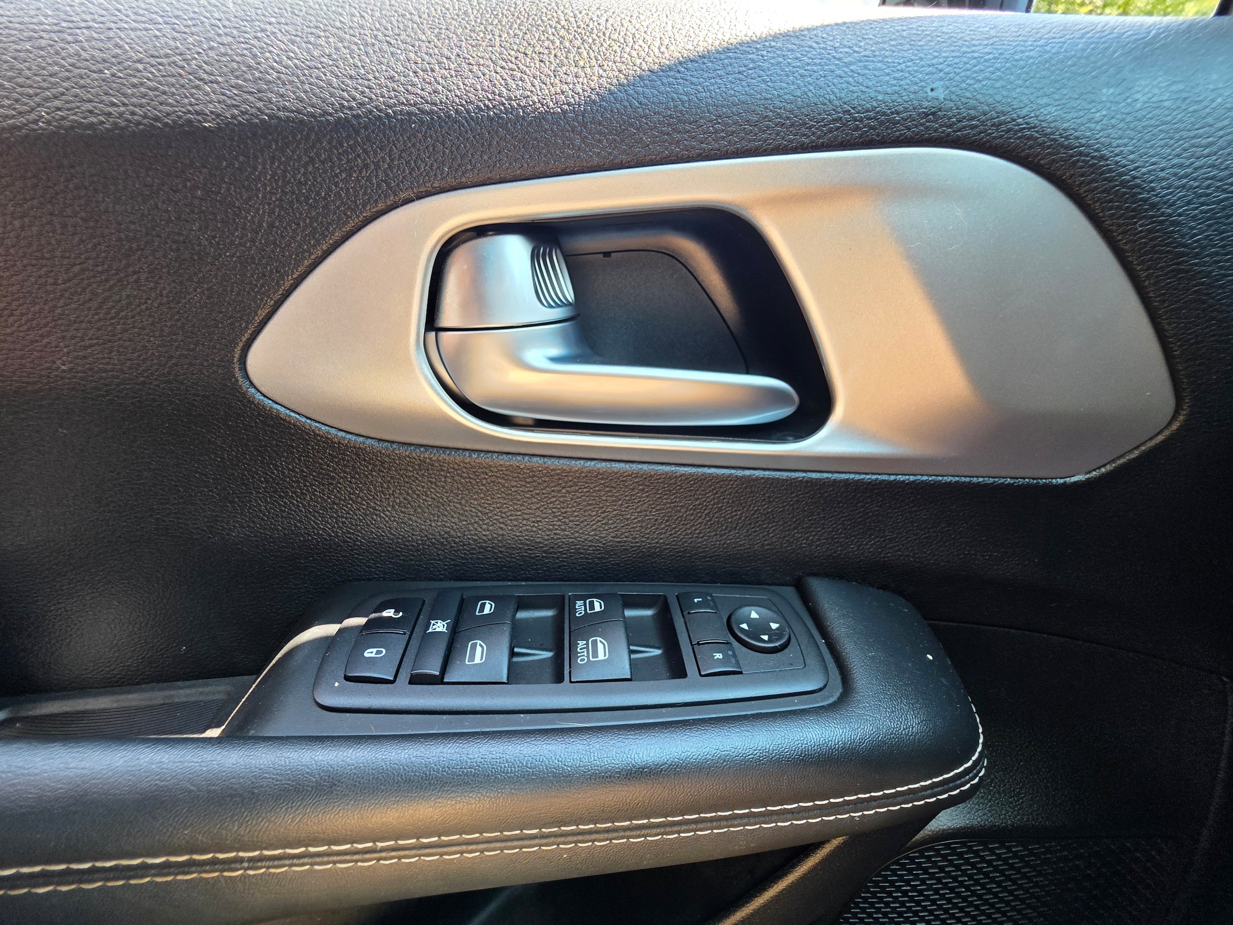 Used 2024 Chrysler Pacifica Touring FWD image 17