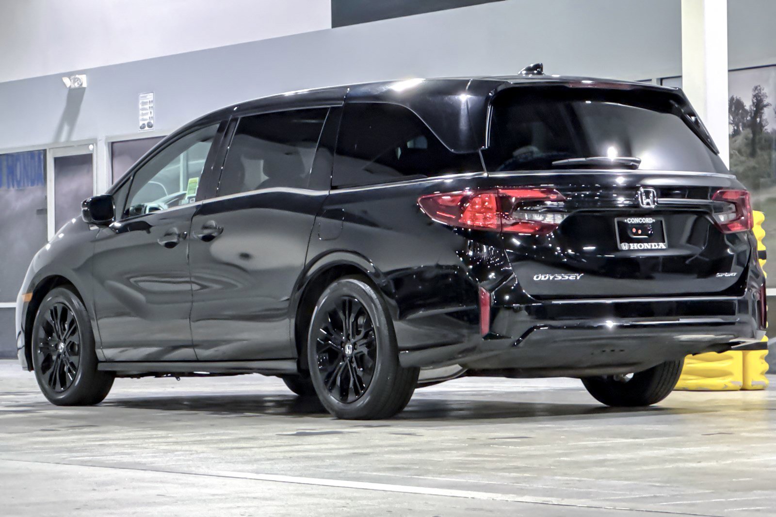 Used 2025 Honda Odyssey Sport-L image 3