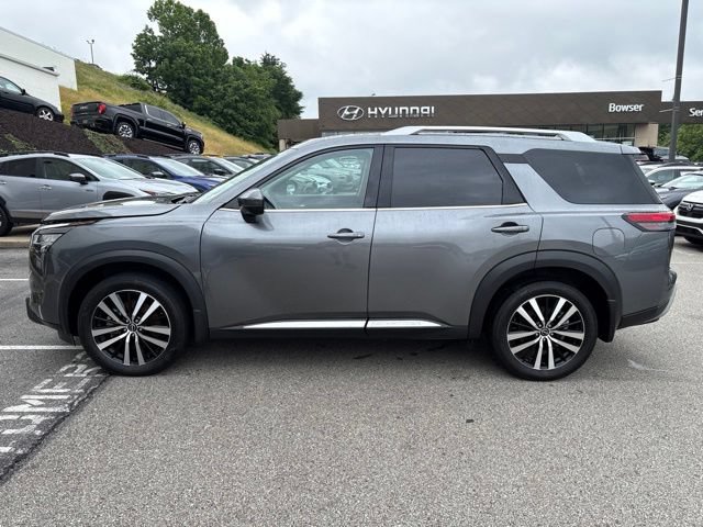 Certified 2024 Nissan Pathfinder Platinum w/ Black Appearance Package AWD/4WD image 2