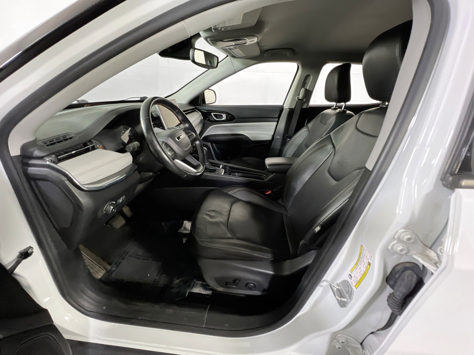 Used 2022 Jeep Compass Limited image 19