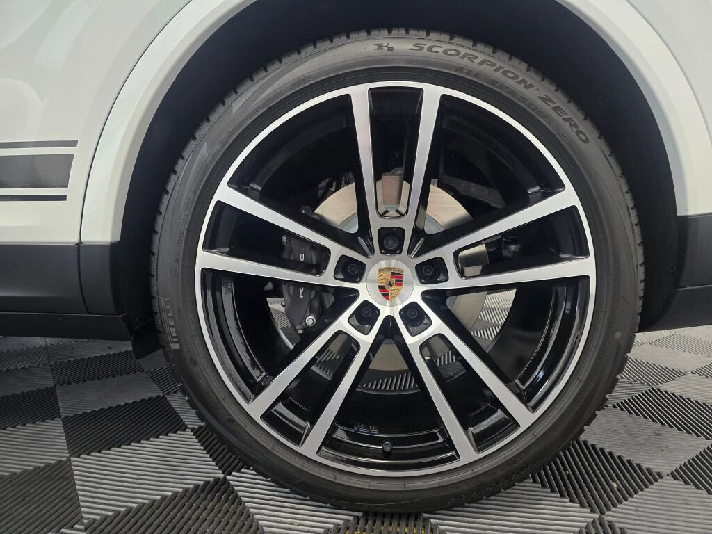 New 2025 Porsche Cayenne E-Hybrid Coupe image 6