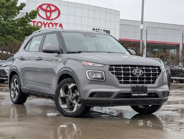 Used 2021 Hyundai Venue SEL FWD image 2