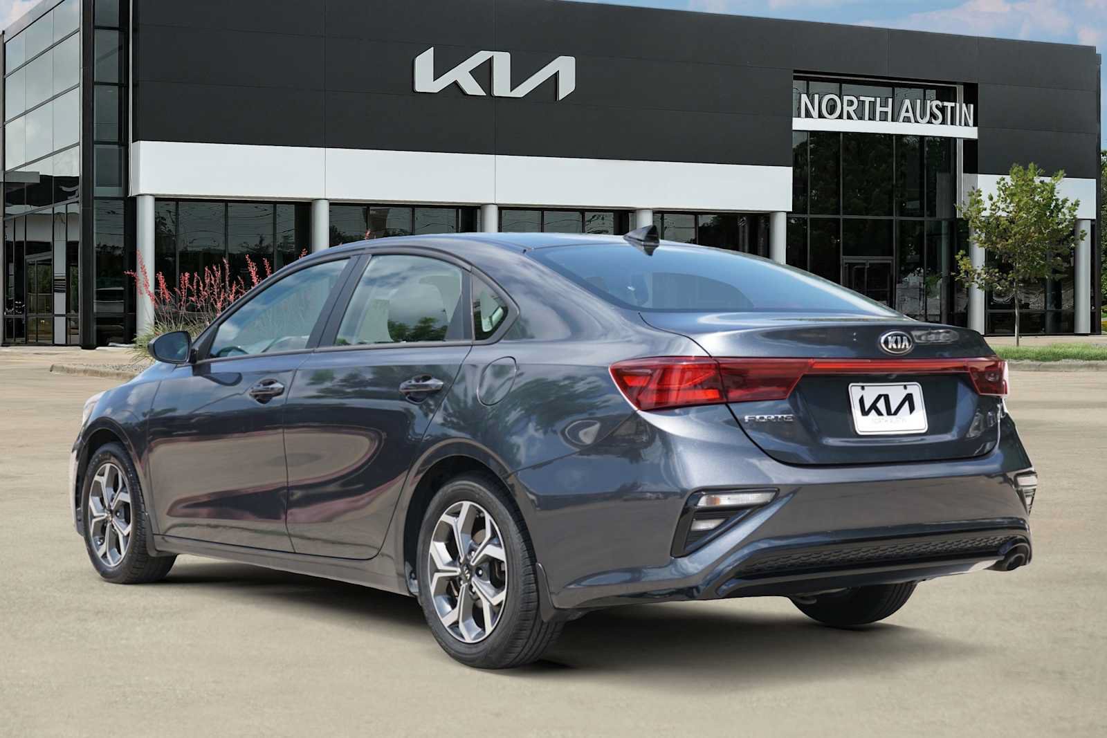 Used 2021 Kia Forte LXS FWD image 3
