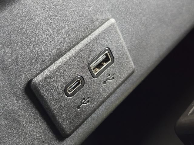 Used 2025 GMC Sierra 2500 AT4 image 21