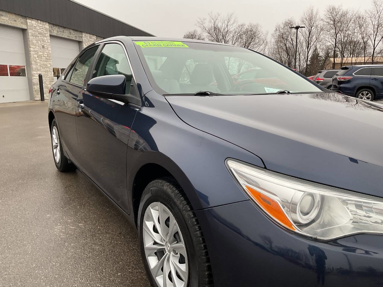 Used 2016 Toyota Camry LE image 11