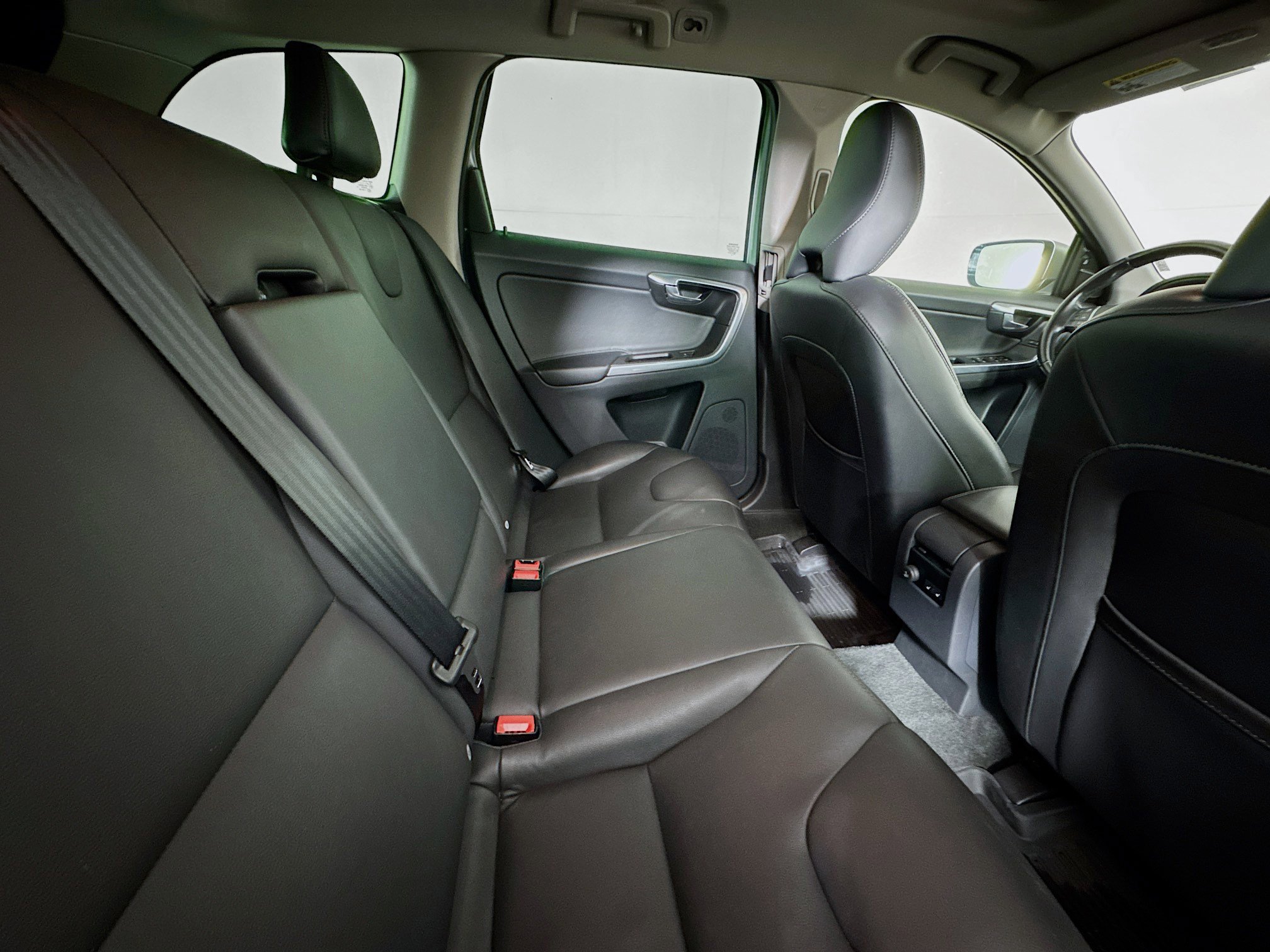 Used 2016 Volvo XC60 T5 Platinum w/ Protection Package image 26