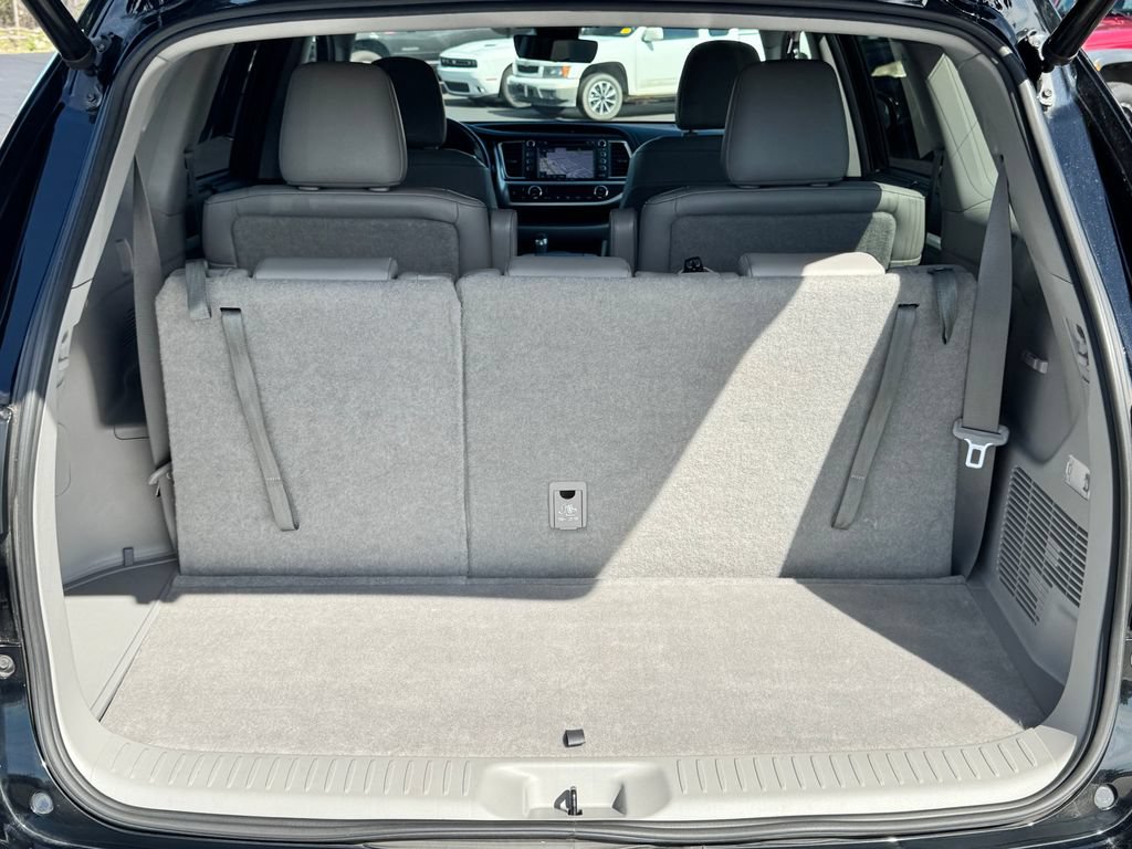 Used 2019 Toyota Highlander XLE FWD image 17