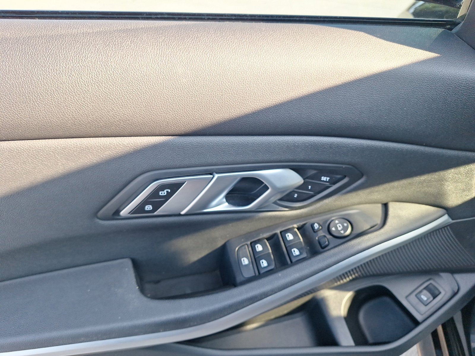 Used 2020 BMW 330i Sedan w/ M Sport Package RWD image 15