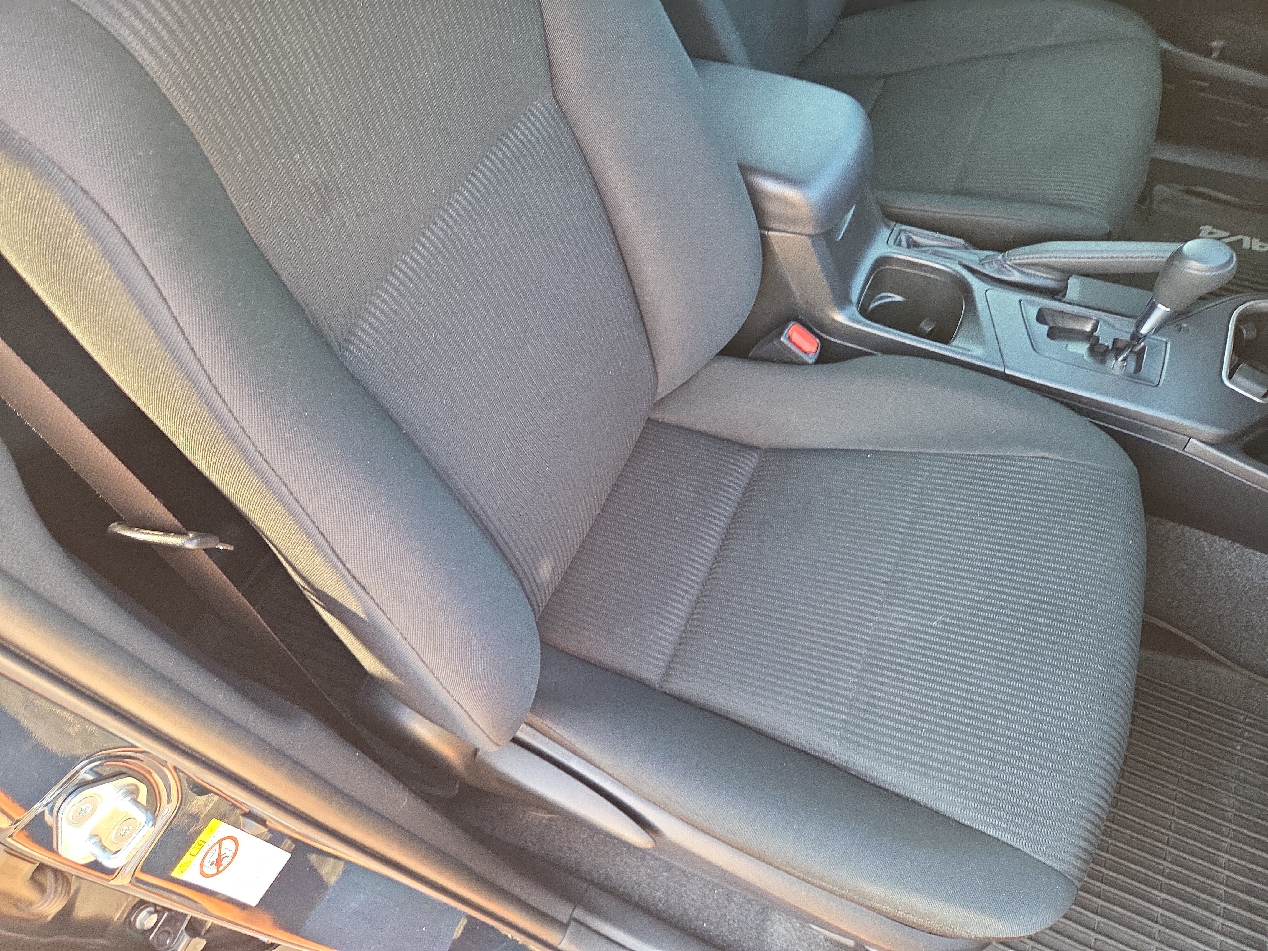Used 2018 Toyota RAV4 LE w/ All Weather Liner Package AWD/4WD image 17