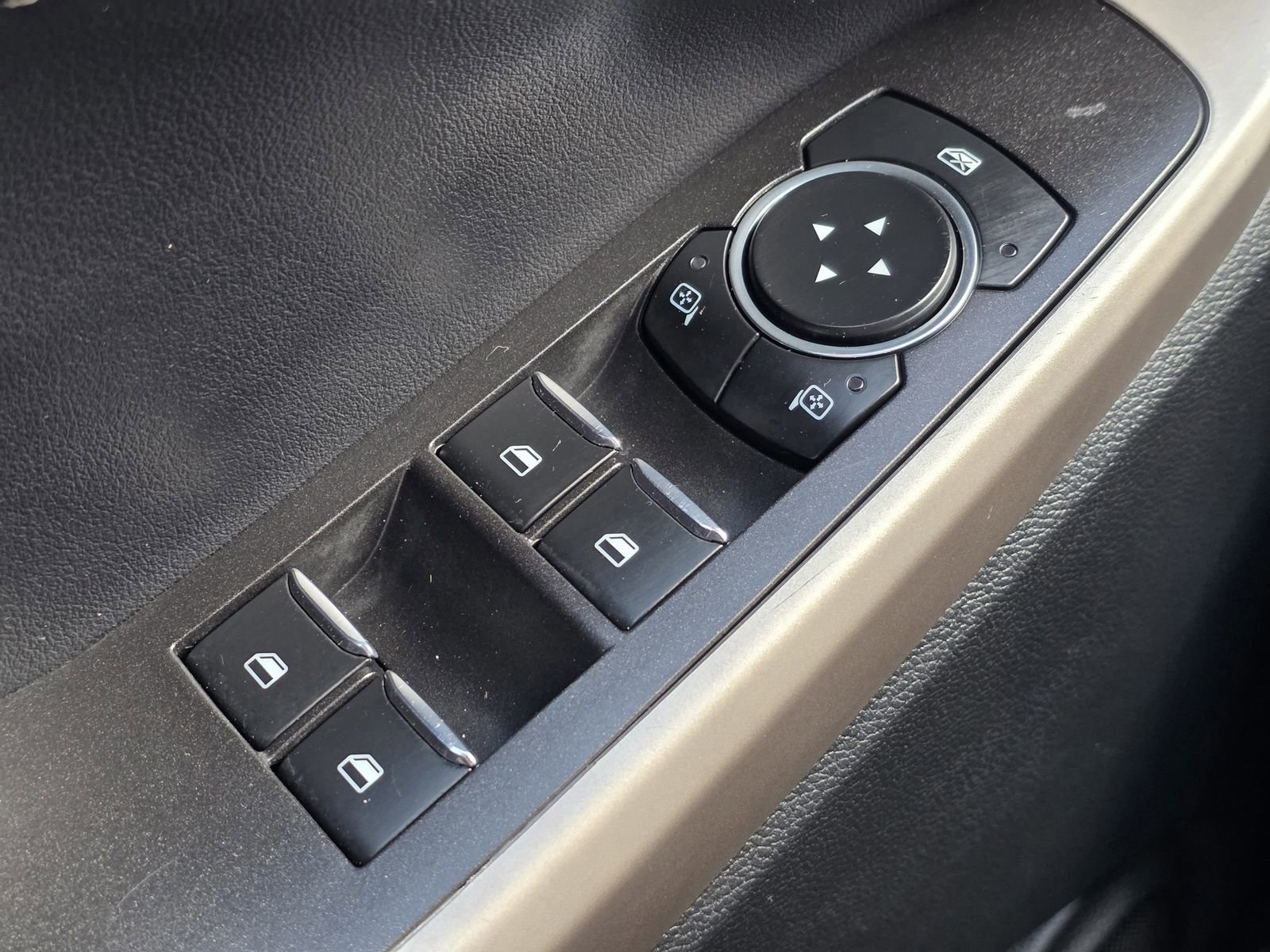 Used 2023 Ford Explorer XLT w/ Equipment Group 202A RWD image 30