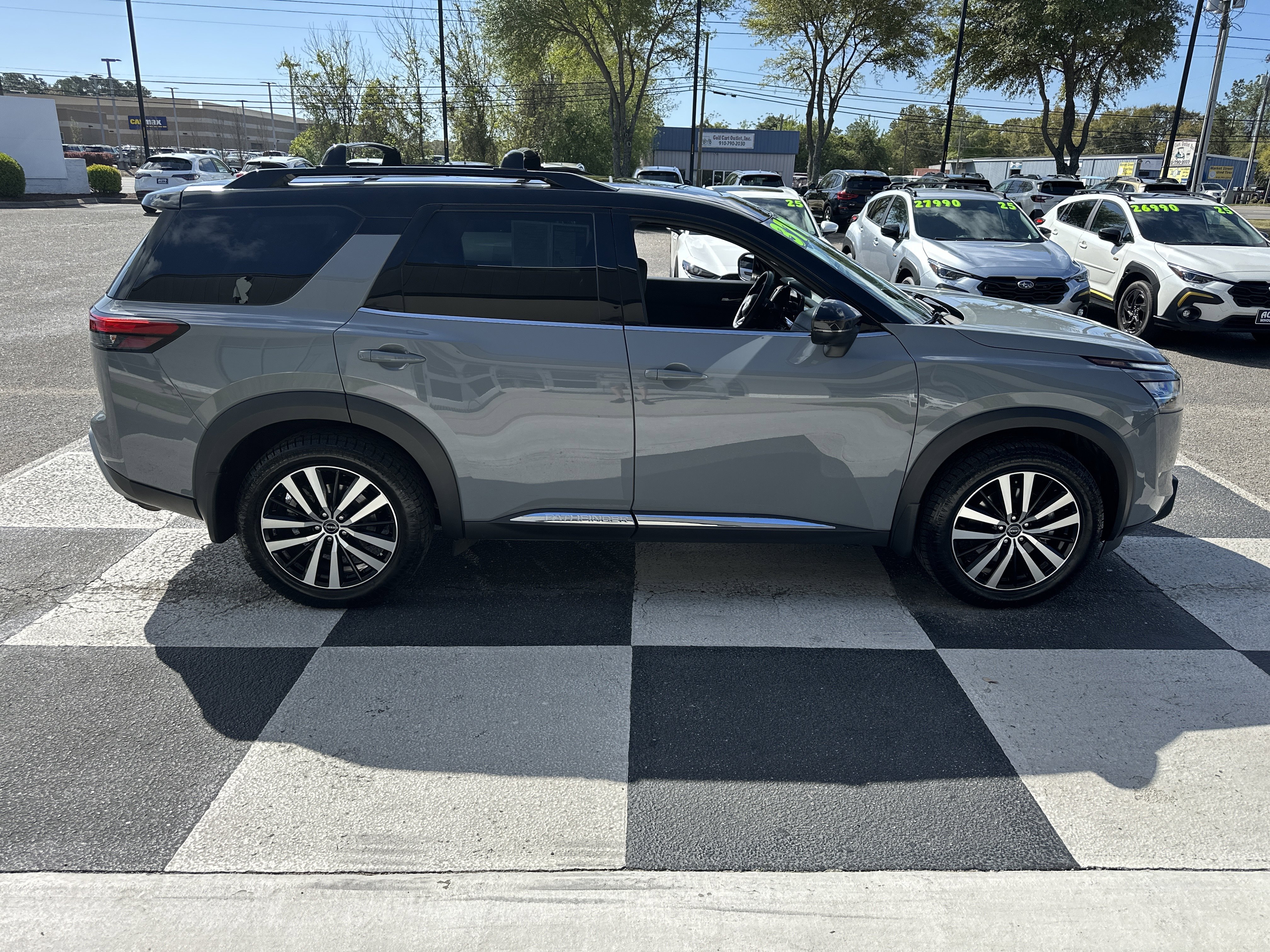 Used 2024 Nissan Pathfinder Platinum AWD/4WD image 3