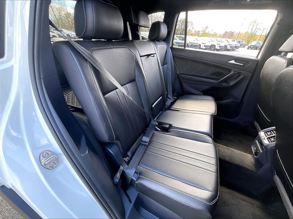 Used 2023 Volkswagen Tiguan SE R-Line AWD/4WD image 16