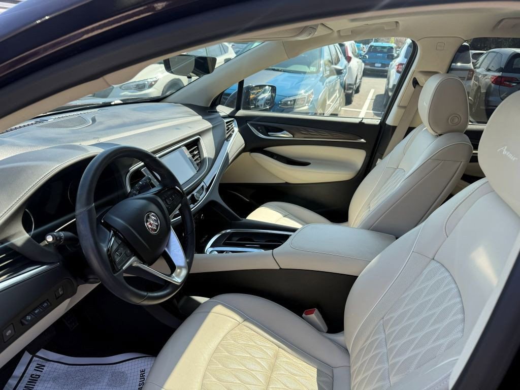 Used 2022 Buick Enclave Avenir image 11