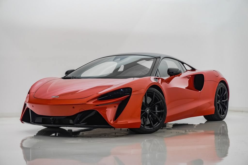 Used 2023 McLaren Artura RWD image 1
