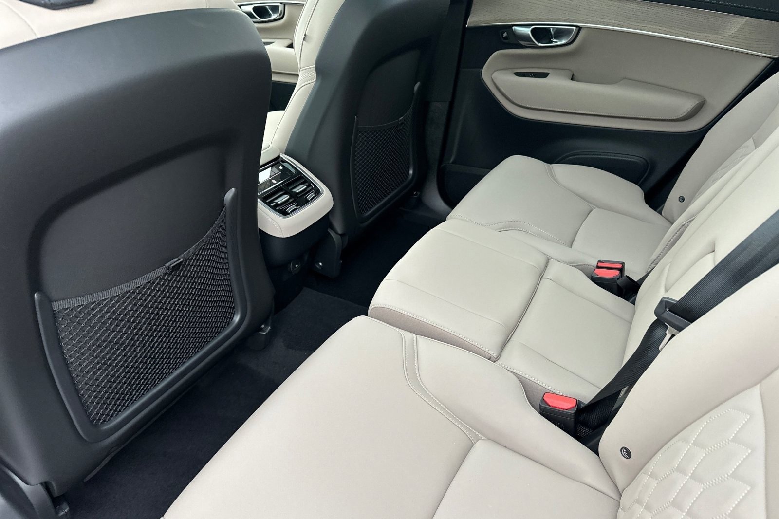 New 2026 Volvo XC90 B6 Plus w/ Protection Package Premier image 4