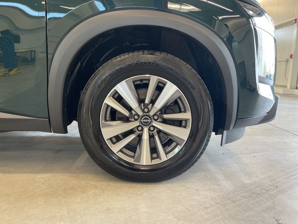 Used 2023 Nissan Pathfinder SL AWD/4WD image 32