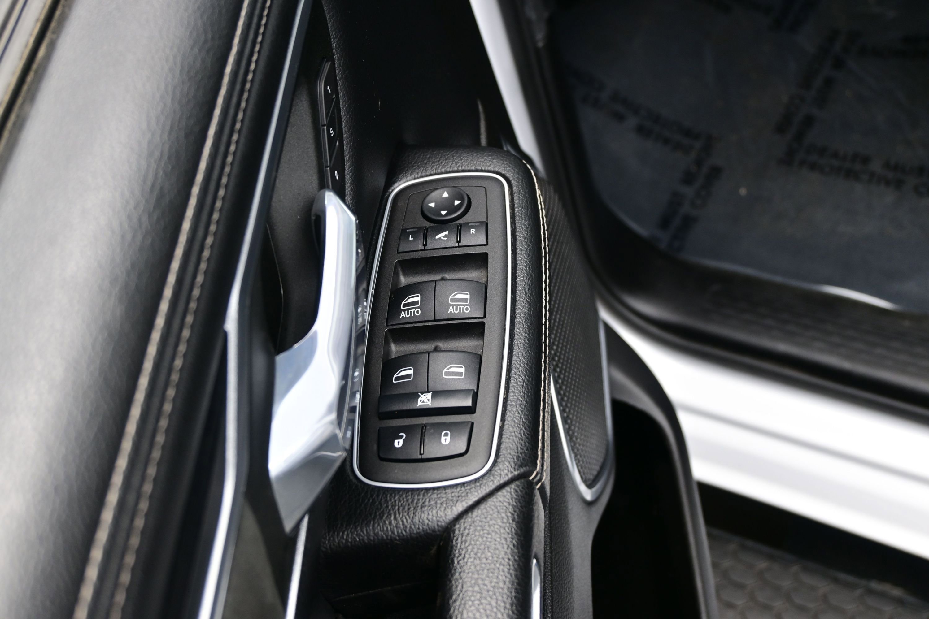 Used 2023 RAM 1500 Laramie AWD/4WD image 10
