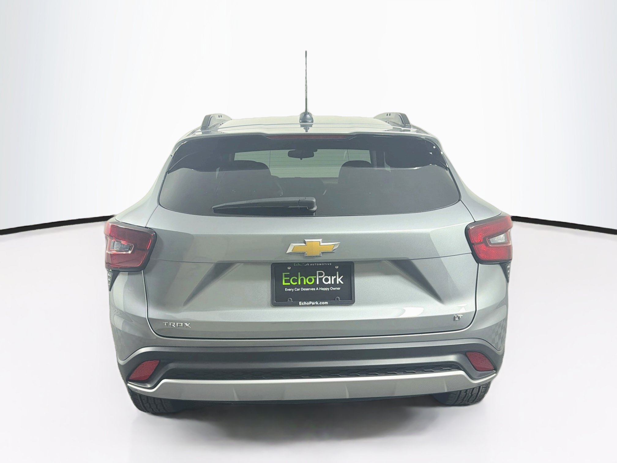 Used 2025 Chevrolet Trax LT FWD image 7