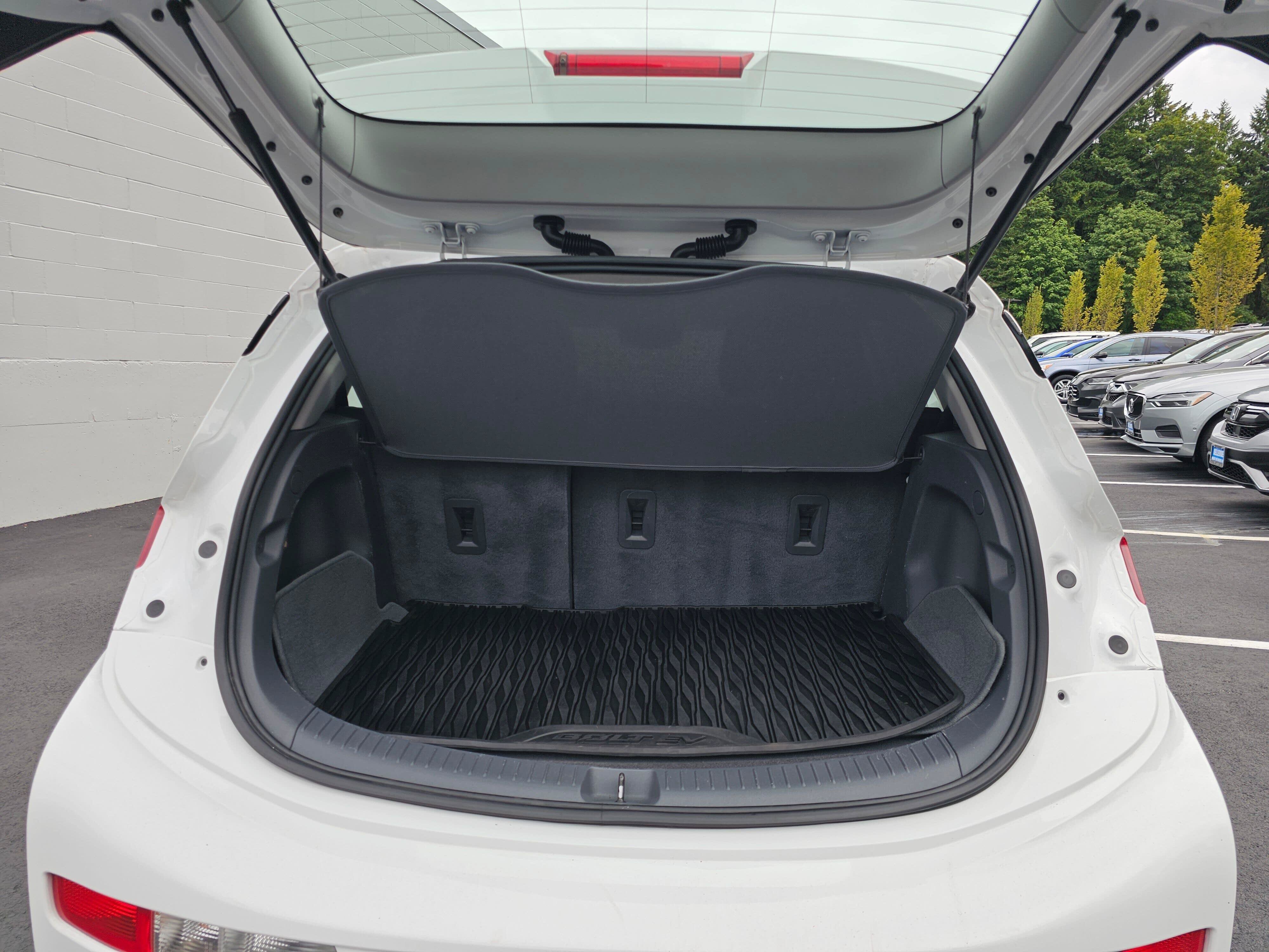 Used 2019 Chevrolet Bolt Premier w/ Infotainment Package FWD image 16