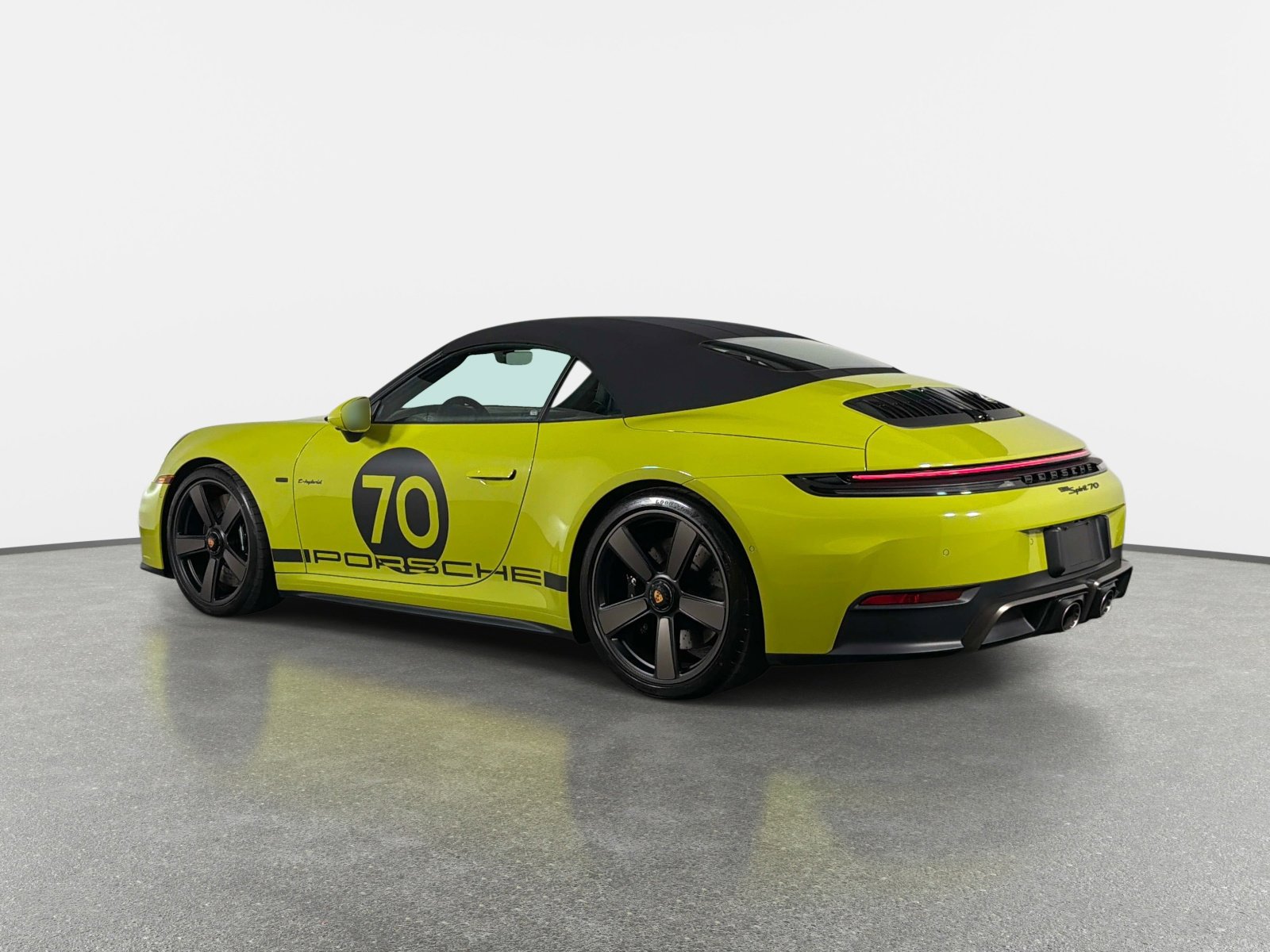 Used 2026 Porsche 911 GTS RWD image 5