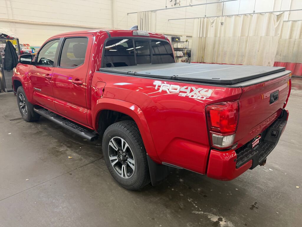 Used 2016 Toyota Tacoma TRD Sport image 3