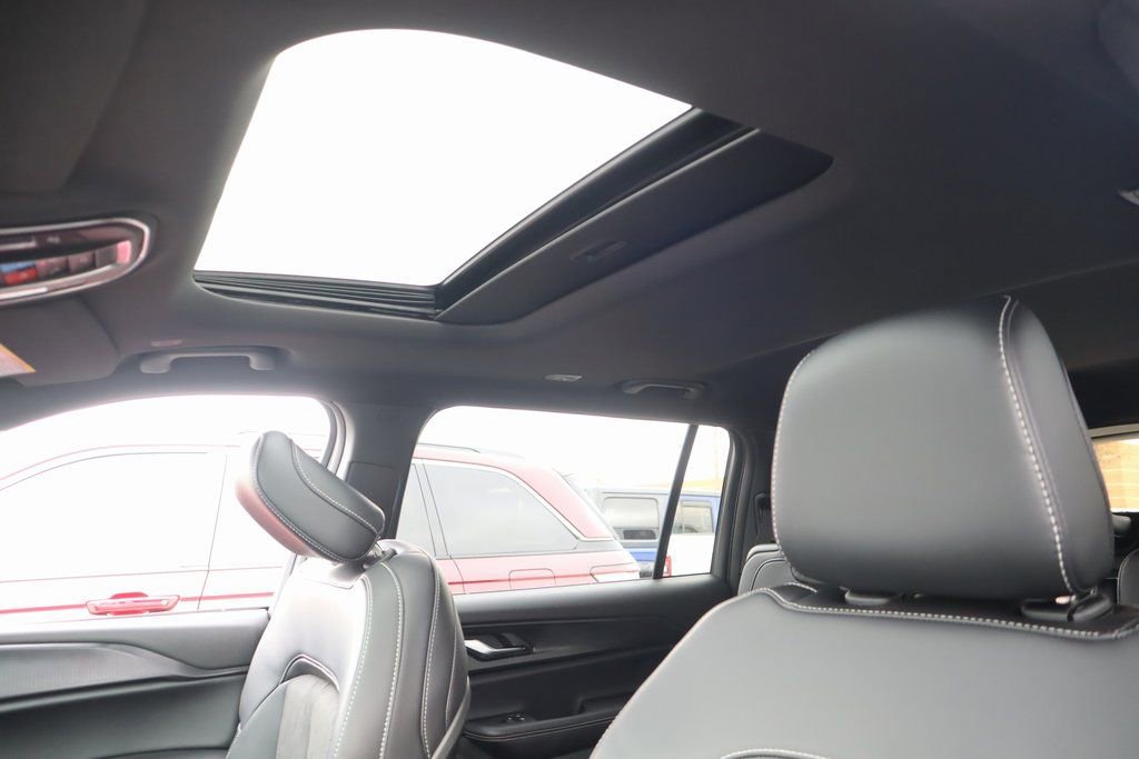 New 2025 Jeep Grand Cherokee L Altitude image 16