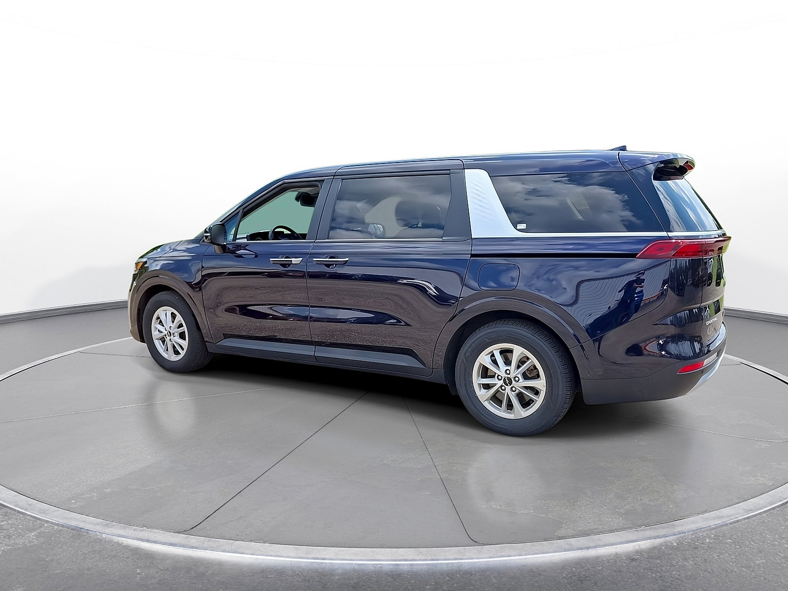 Used 2024 Kia Carnival LX FWD image 5